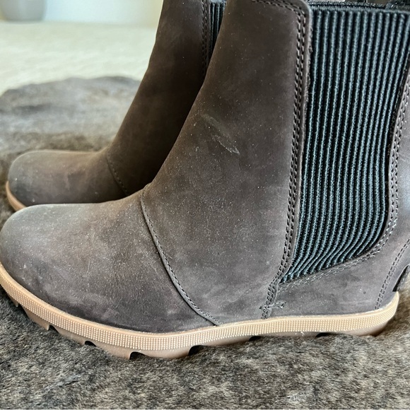 Sorel wedged boots size 7. Never worn. - Picture 1 of 8